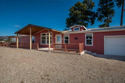 M Top Ranch - Three Bedroom Cabin