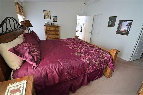 M Top Ranch - Three Bedroom Cabin