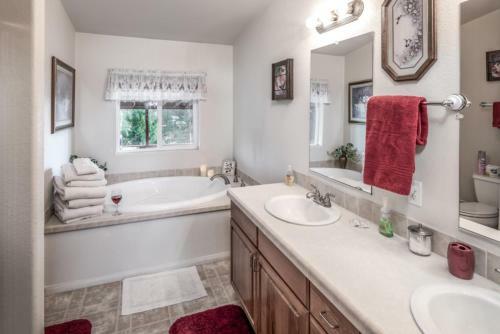 M Top Ranch - Three Bedroom Cabin