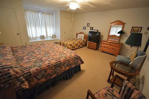 Aztex Retreat - Three Bedroom
