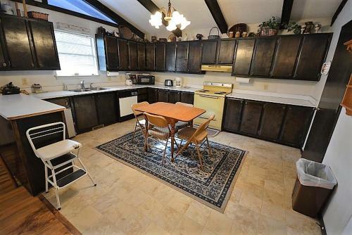 Aztex Retreat - Three Bedroom