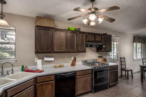 1st Wood N' Box Lodge - Three Bedroom