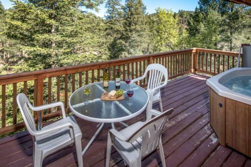 Rocky Top - Two Bedroom Cabin