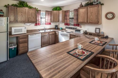 Rocky Top - Two Bedroom Cabin