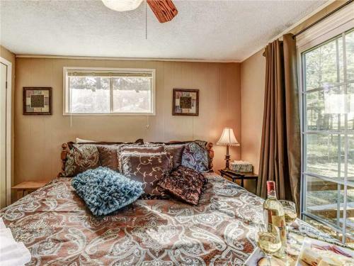 Foxfire Haven, 3 Bedrooms, Hot Tub, Pool Table, Ping Pong, Wifi, Sleeps 8