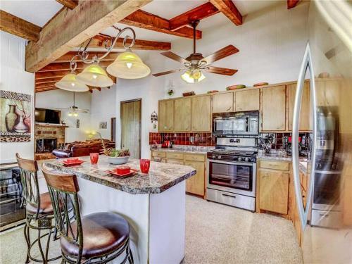 Foxfire Haven, 3 Bedrooms, Hot Tub, Pool Table, Ping Pong, Wifi, Sleeps 8