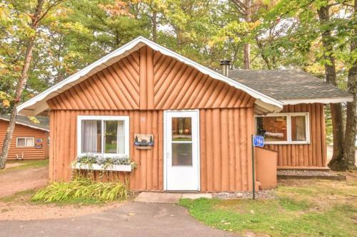 Cottage 10 - Hiller's Pine Haven Cottage
