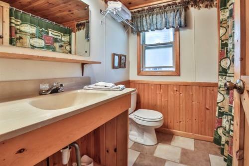 Cottage 4 - Hiller's Pine Haven Cottage