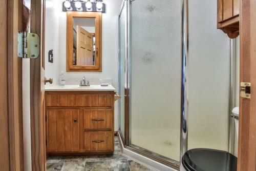 Carefree Creek Cottage - Hiller Vacation Homes