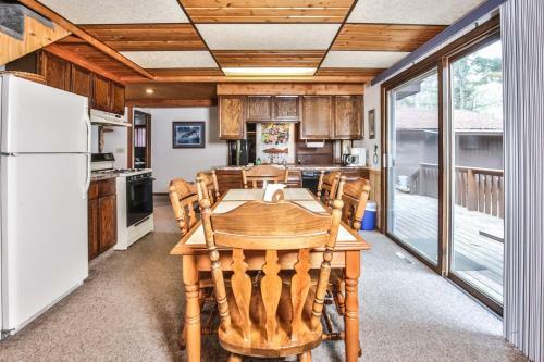 Deerpath - Elbert's - Hiller Vacation Homes