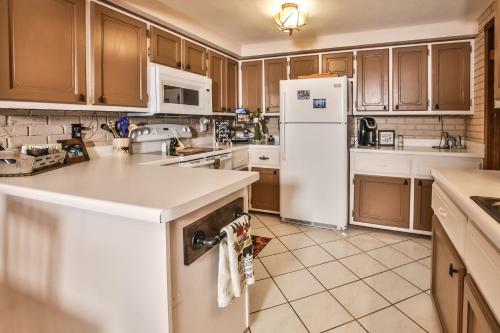 East Bay Hideaway-hiller Vacation Homes