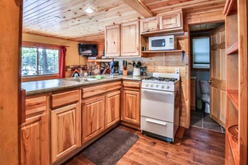 Cottage 6 - Hiller's Pine Haven