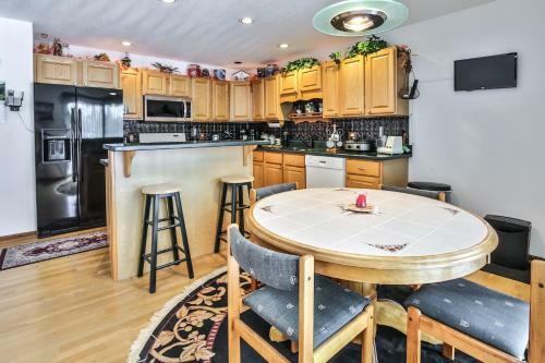 Pickerel Point Executive Home - Hiller Vacation Homes