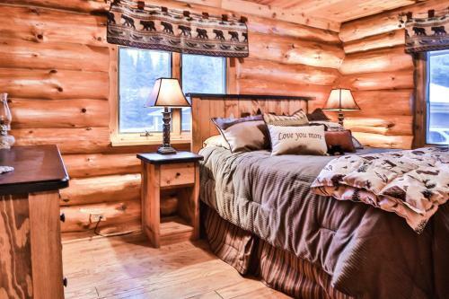 Bear Cave & Cubs Den - Hiller Vacation Homes