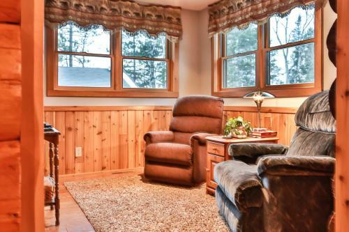 Bear Cave & Cubs Den - Hiller Vacation Homes