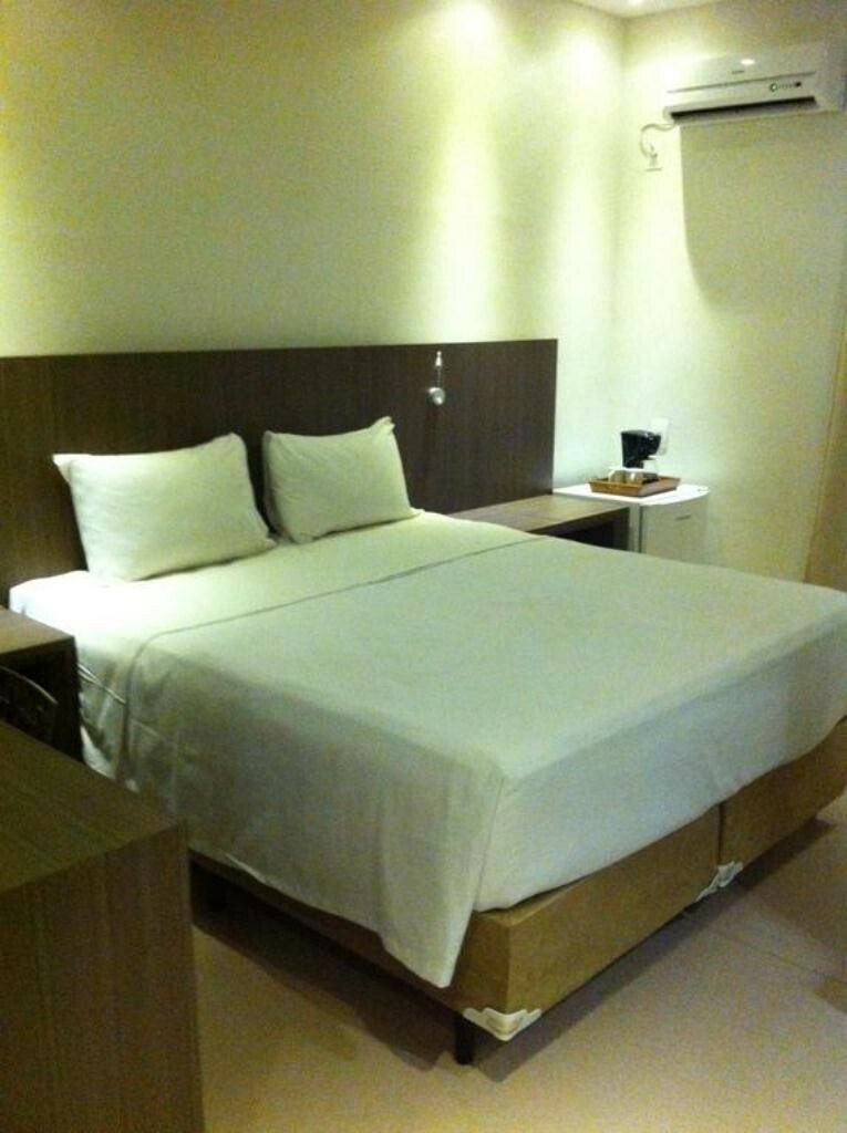 B Hotel