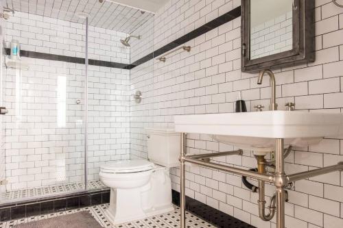 Apartamento Best Location Near Riverwalk! 1br Apt W/ Parking