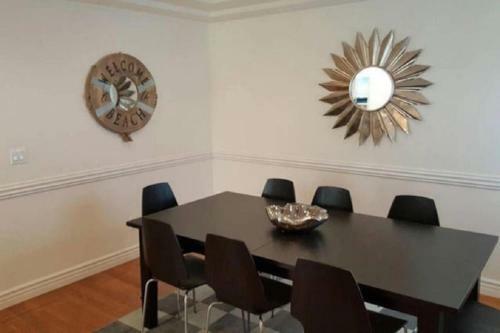 Immaculate Triplex Home Steps To Windansea Beach!