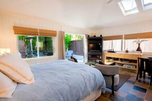 #615 - Secluded Windansea Beach Rental Cottage Studio Cottage