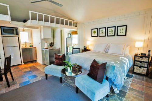 #615 - Secluded Windansea Beach Rental Cottage Studio Cottage