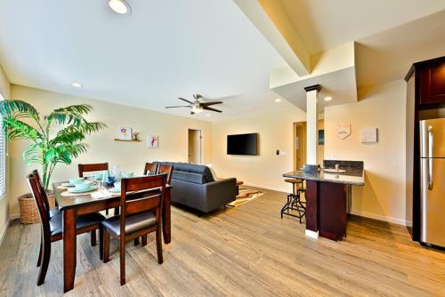 #551- Windansea Getaway Four-bedroom Holiday Home