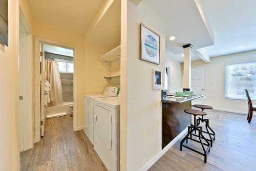 #551- Windansea Getaway Four-bedroom Holiday Home