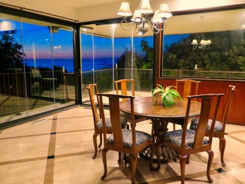 #7930 - Cove Retreat Three-bedroom Holiday Home
