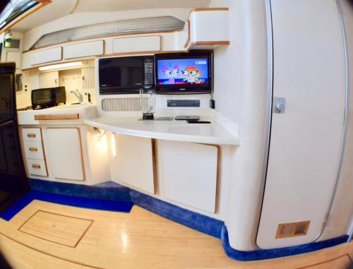 2 Bedroom Condo On The Water
