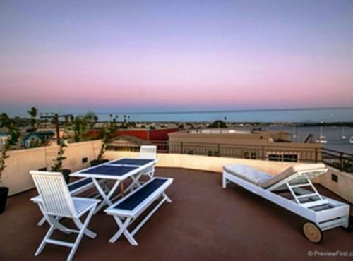 Awesomesaucebeachhouse IV