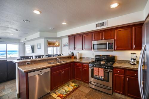 Ocean Front Walk Apartment #44783 Apts