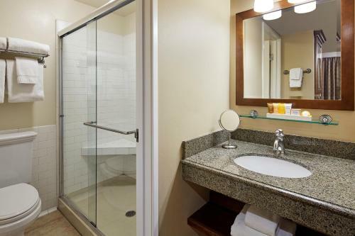 Hotel Glorietta Bay Inn