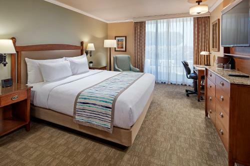 Hotel Glorietta Bay Inn