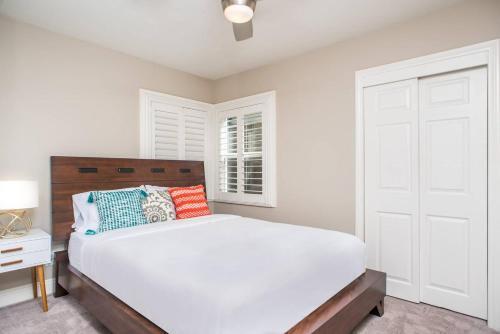 Charming 3br/2ba Craftsman Home By Domio