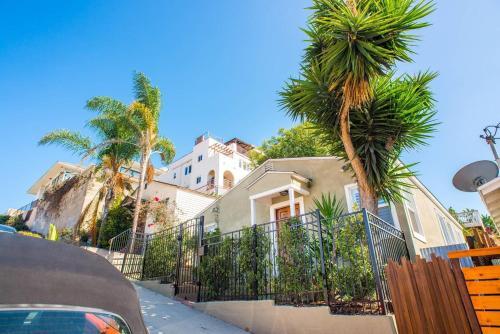 Charming 3br/2ba Craftsman Home By Domio