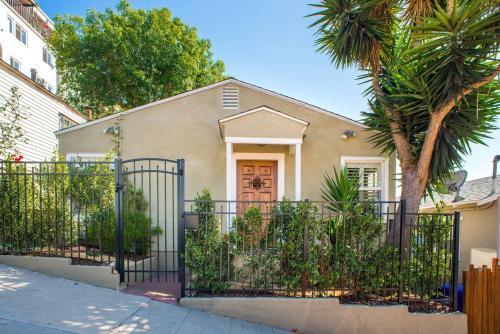 Charming 3br/2ba Craftsman Home By Domio