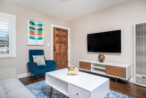 Charming 3br/2ba Craftsman Home By Domio