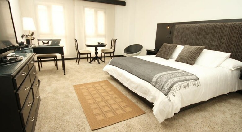Hotel Rosales Plaza