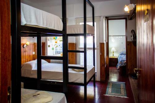 El Ciervo De Oro Hostel