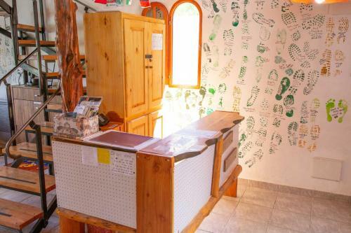 Hostal Huellas Hostel