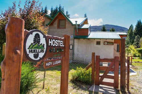 Hostal Huellas Hostel