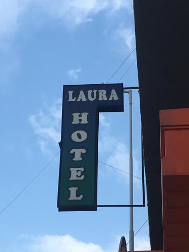 Hostal Hotel Laura