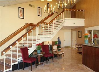 Hotel International Inn & Suites