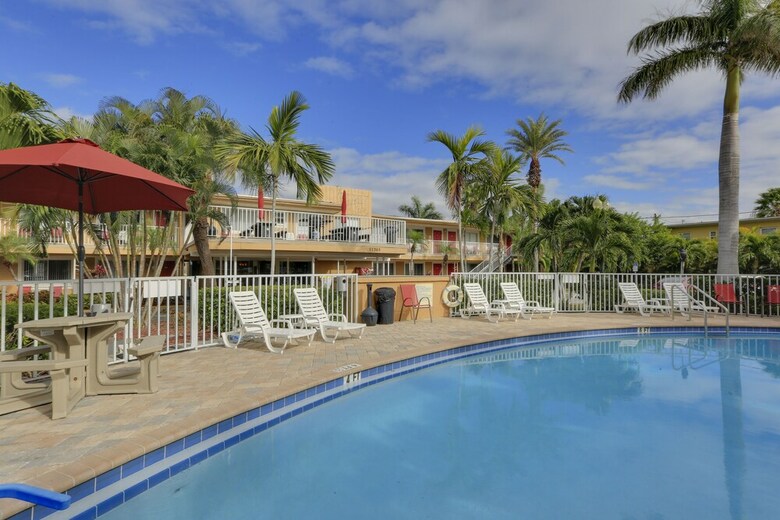Hotel The Bayside Inn & Marina
