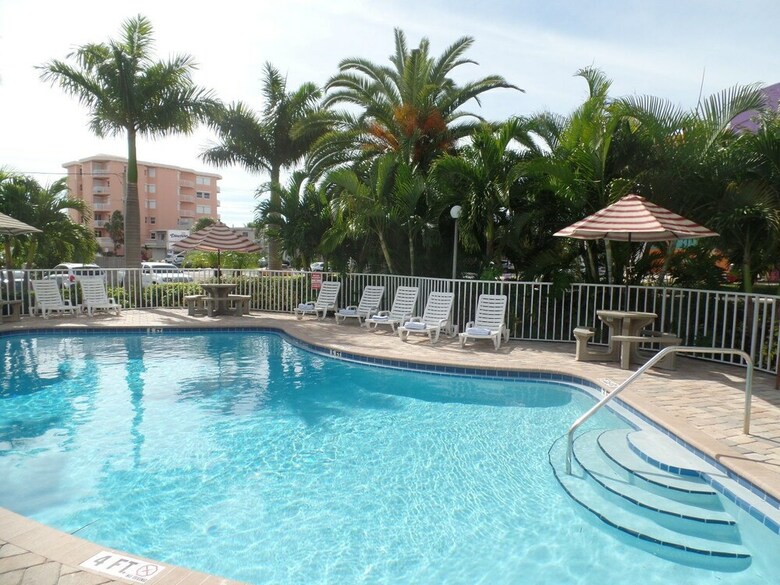 Hotel The Bayside Inn & Marina