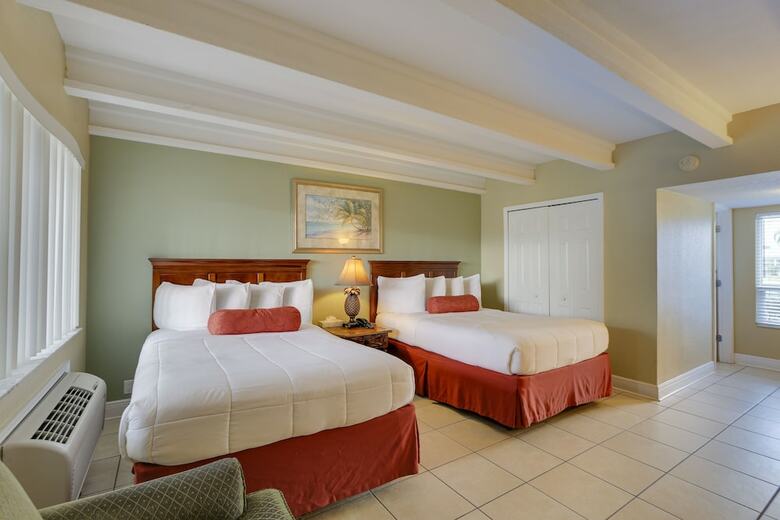 Hotel The Bayside Inn & Marina