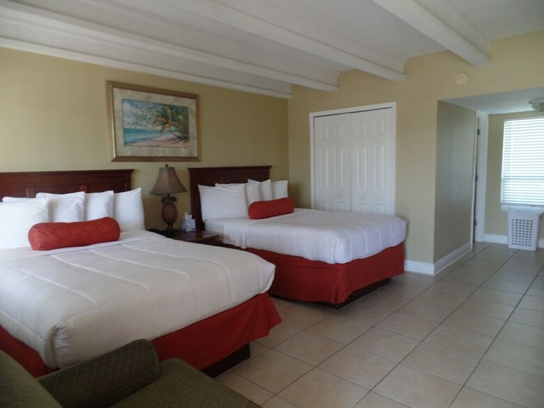 Hotel The Bayside Inn & Marina