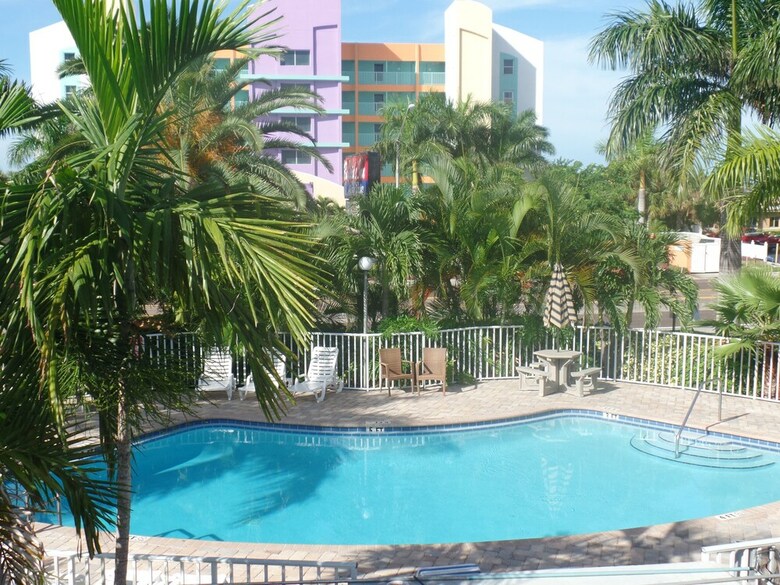 Hotel The Bayside Inn & Marina