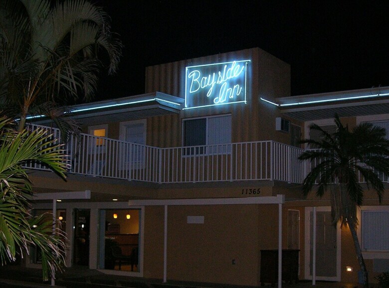 Hotel The Bayside Inn & Marina