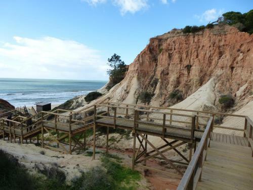Pine Cliff Apartment By The Portuguese Butler