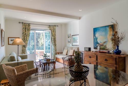 Pine Cliff Apartment By The Portuguese Butler